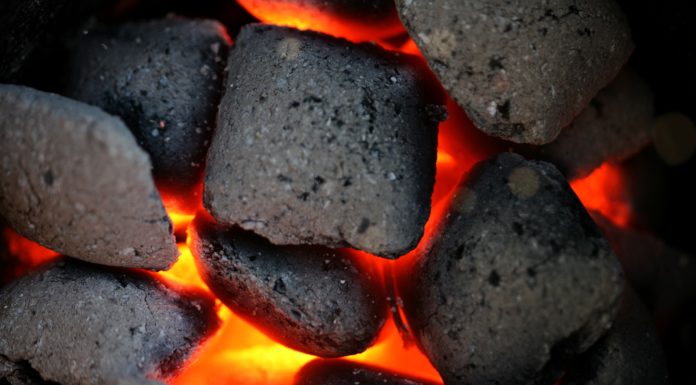 Jak bezpiecznie dla środowiska ogrzać dom węglem