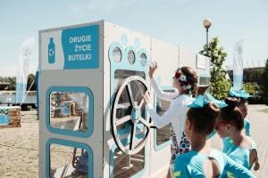 Instalacja Drugie życie butelki